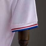 camiseta-croacia-segunda-equipacion-retro-1998-puño camiseta-croacia-segunda-equipacion-retro-1998-puño