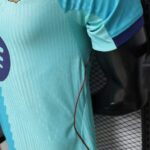 camiseta-fc-barcelona-tercera-equipacion-version-jugador-2026-2027-lateral camiseta-fc-barcelona-tercera-equipacion-version-jugador-2026-2027-lateral