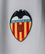 camiseta-valencia-primera-equipacion-2026-2027-escudo