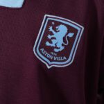 conjunto-niño-aston-villa-primera-equipacion-2026-2027-escudo
