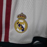 pantalon-corto-real-madrid-primera-equipacion-version-jugador-2026-2027-escudo