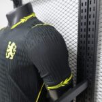 camiseta-chelsea-segunda-equipacion-version-jugador-2026-2027-puño