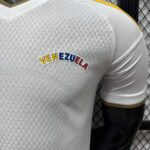 camiseta-venezuela-segunda-equipacion-version-jugador-2026-2027-escudo