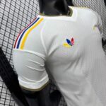 camiseta-venezuela-segunda-equipacion-version-jugador-2026-2027-puño