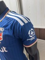 camiseta-como-primera-equipacion-version-jugador-2026-2027-puño camiseta-como-primera-equipacion-version-jugador-2026-2027-puño