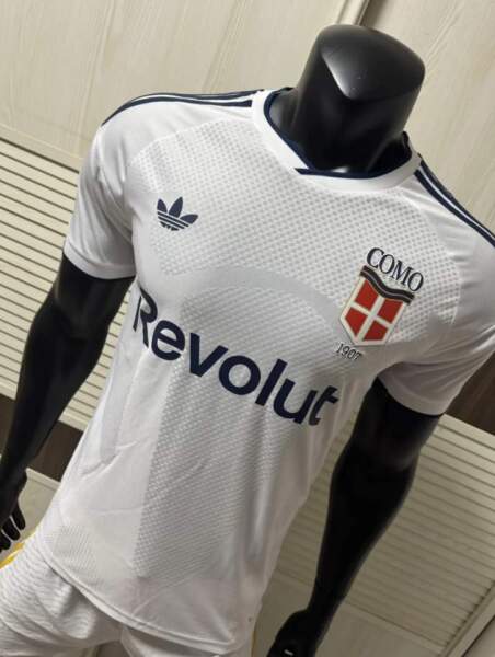 camiseta-como-segunda-equipacion-version-jugador-2026-2027-1