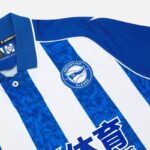 camiseta-deportivo-de-alaves-primera-equipacion-2026-2027-escudo