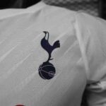 camiseta-tottenham-primera-equipacion-version-jugador-2026-2027-escudo
