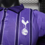 camiseta-tottenham-tercera-equipacion-version-jugador-2026-2027-escudo