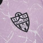 camiseta-ud-almeria-tercera-equipacion-2026-2027-escudo