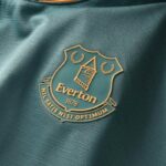camiseta-everton-tercera-equipacion-2026-2027-escudo
